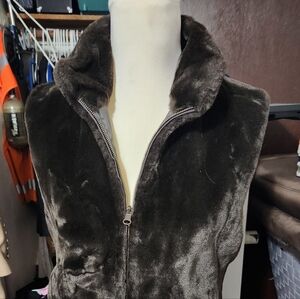 Women's Faux Fur Vest - Black